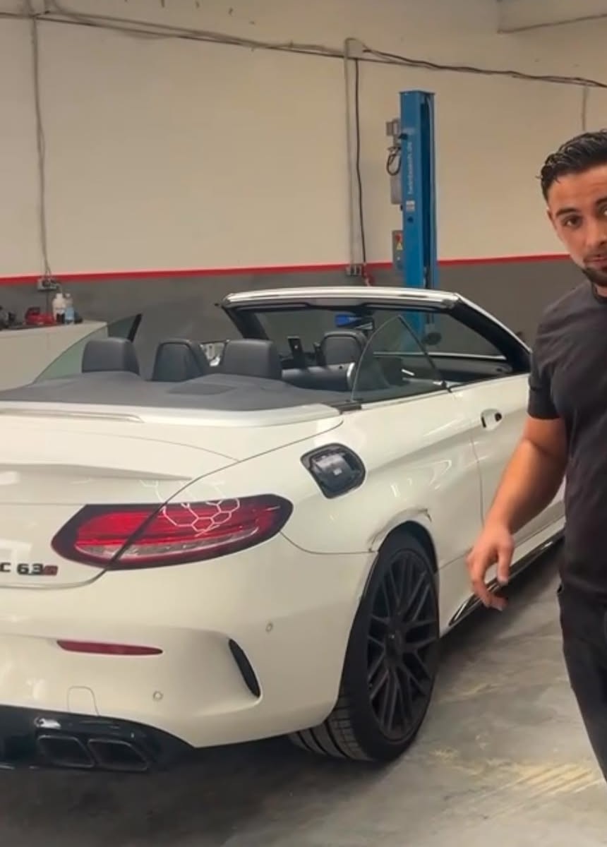 Unfallschaden am Kotflügel eines Mercedes C63 — Instandsetzung bei CarFix Köln